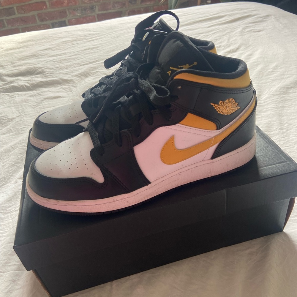 Air Jordans - Picture 6 of 7